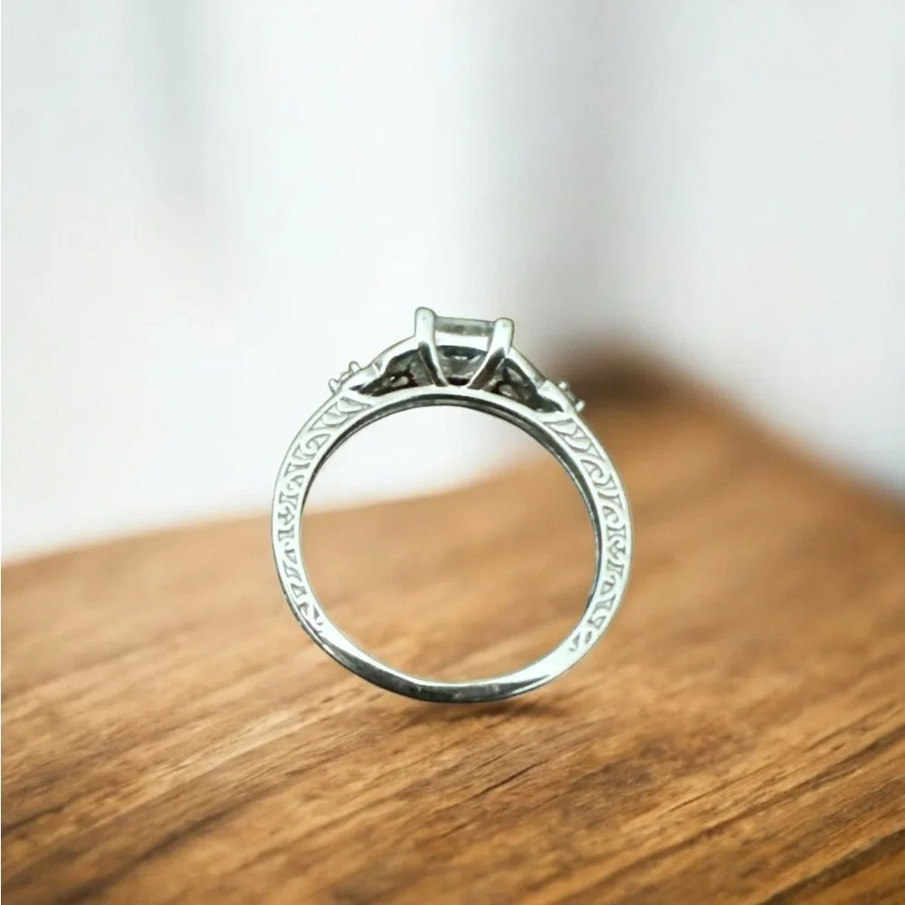 Elegant 925 Sterling Silver Ring with‎ Princess Cut CZ Stone size 6.5